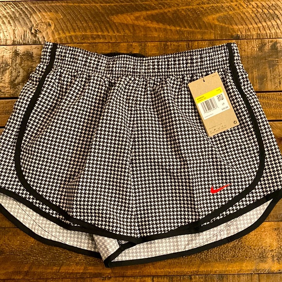 Nike Dri-Fit Shorts - Picture 3 of 6